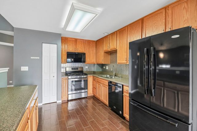 1608 Windward Drive 1608, Pingree Grove, IL 60140