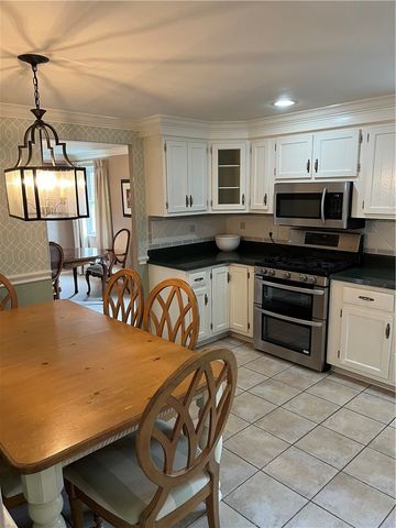 1109 Lomond Dr, Penn Hills, PA 15235