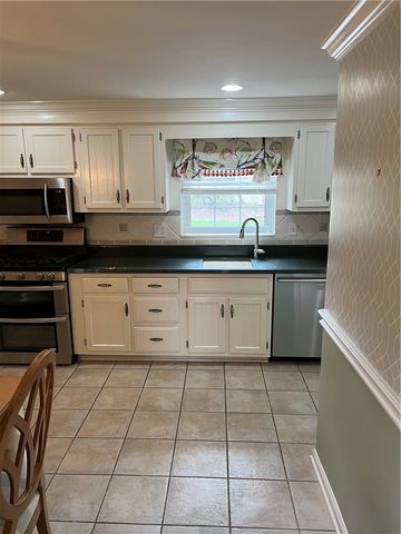 1109 Lomond Dr, Penn Hills, PA 15235