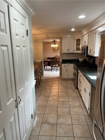 1109 Lomond Dr, Penn Hills, PA 15235