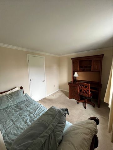 1109 Lomond Dr, Penn Hills, PA 15235