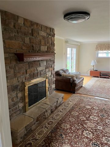 1109 Lomond Dr, Penn Hills, PA 15235