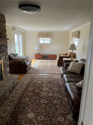 1109 Lomond Dr, Penn Hills, PA 15235