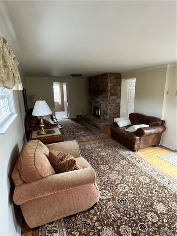 1109 Lomond Dr, Penn Hills, PA 15235