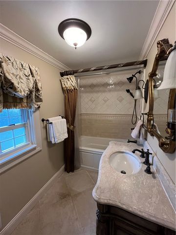 1109 Lomond Dr, Penn Hills, PA 15235