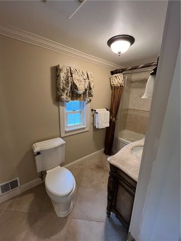 1109 Lomond Dr, Penn Hills, PA 15235