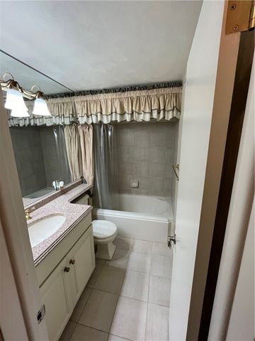 1109 Lomond Dr, Penn Hills, PA 15235