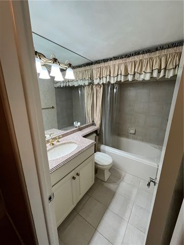 1109 Lomond Dr, Penn Hills, PA 15235