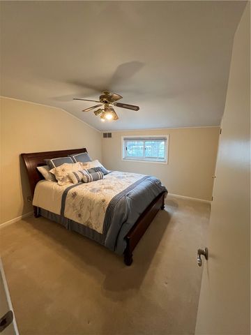 1109 Lomond Dr, Penn Hills, PA 15235