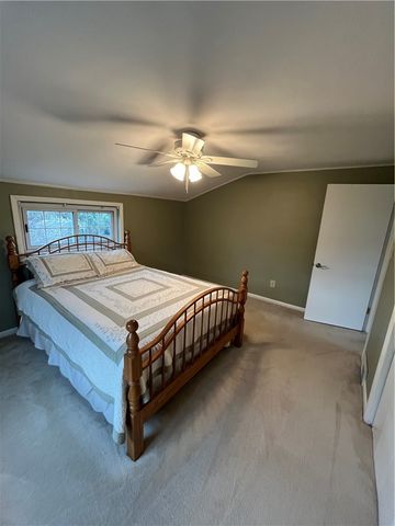 1109 Lomond Dr, Penn Hills, PA 15235