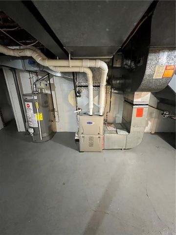 1109 Lomond Dr, Penn Hills, PA 15235