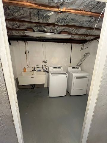 1109 Lomond Dr, Penn Hills, PA 15235