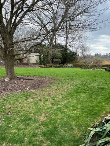 1109 Lomond Dr, Penn Hills, PA 15235