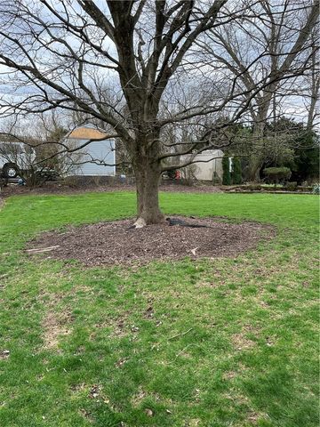 1109 Lomond Dr, Penn Hills, PA 15235