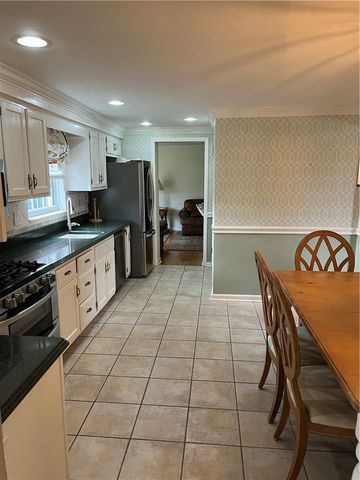 1109 Lomond Dr, Penn Hills, PA 15235