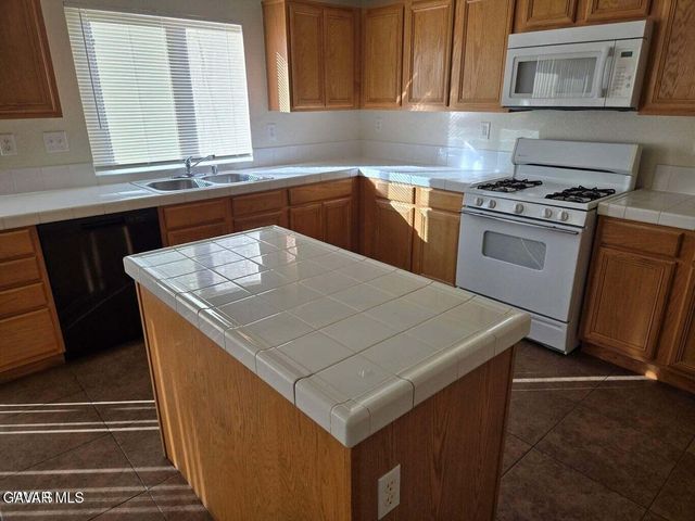 45111 Palm Lane, Lancaster, CA 93535