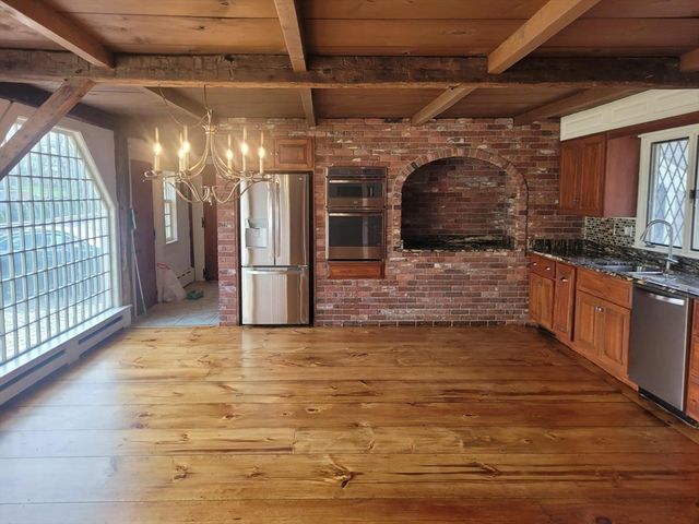 143 Pine Hill Rd, Chelmsford, MA 01824