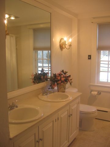 143 Pine Hill Rd, Chelmsford, MA 01824