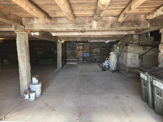 143 Pine Hill Rd, Chelmsford, MA 01824