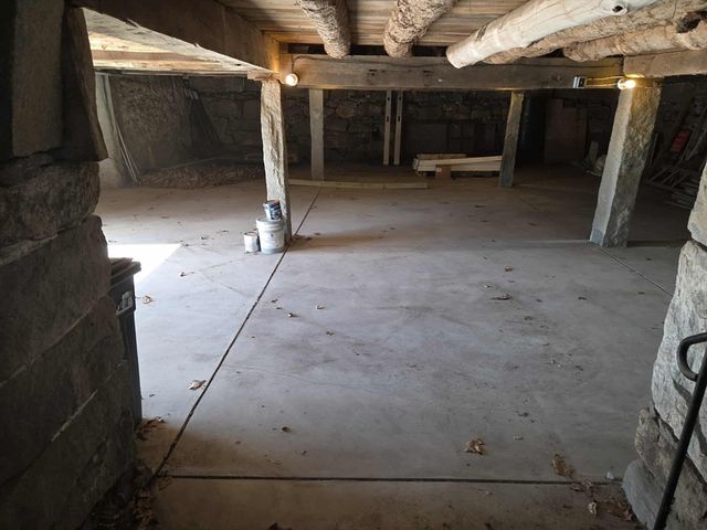 143 Pine Hill Rd, Chelmsford, MA 01824