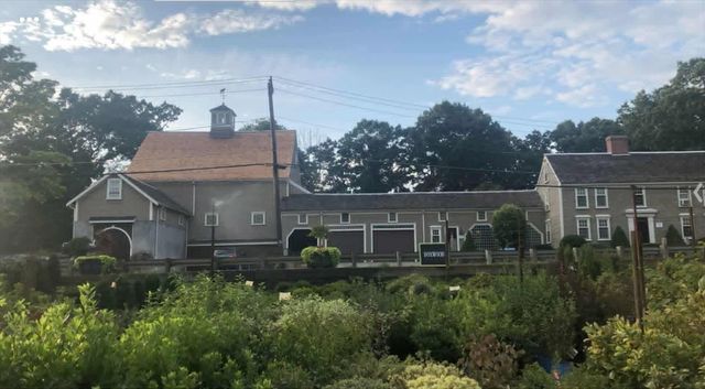 143 Pine Hill Rd, Chelmsford, MA 01824