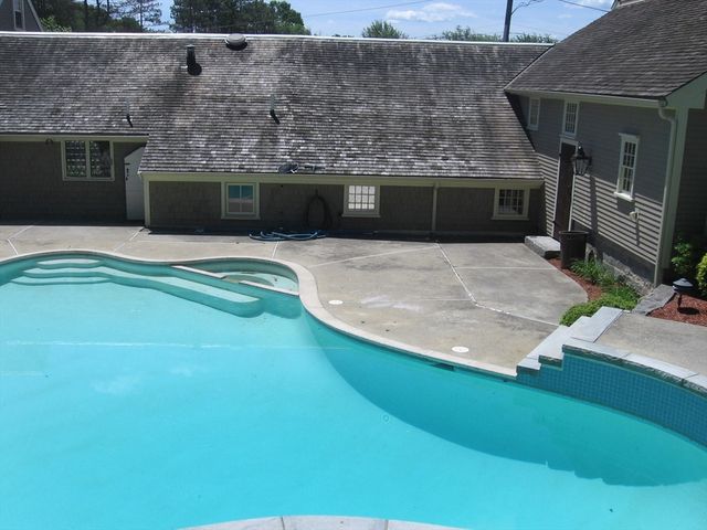 143 Pine Hill Rd, Chelmsford, MA 01824