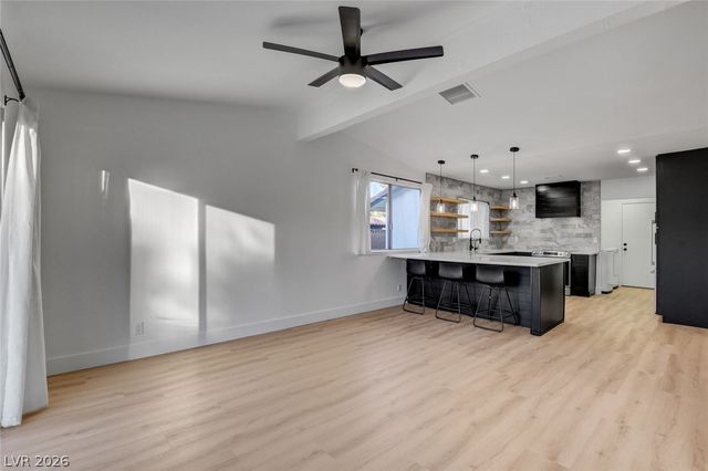 8904 Pesaro Drive, Las Vegas, NV 89117