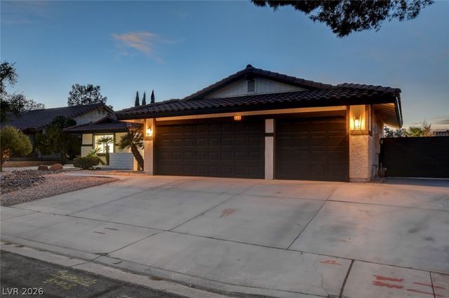 8904 Pesaro Drive, Las Vegas, NV 89117