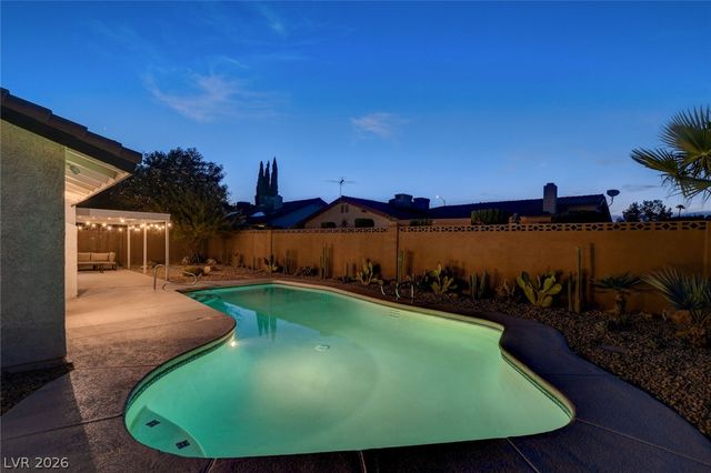 8904 Pesaro Drive, Las Vegas, NV 89117