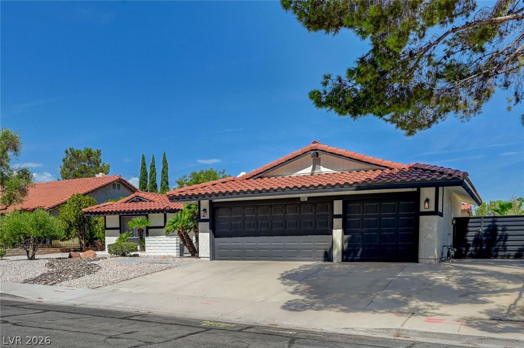 8904 Pesaro Drive, Las Vegas, NV 89117 — photo 4