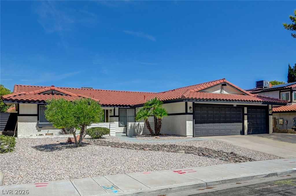 8904 Pesaro Drive, Las Vegas, NV 89117 — photo 5