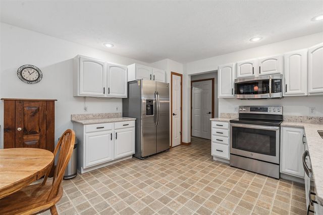 2600 Orange Meadow Lane, Kalamazoo, MI 49004
