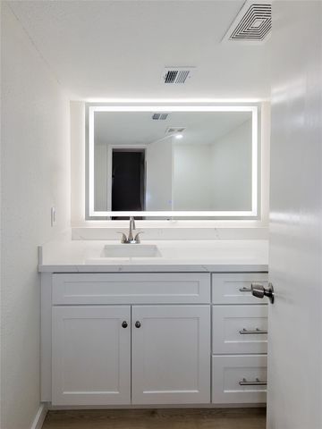 2590 Bering, Houston, TX 77057