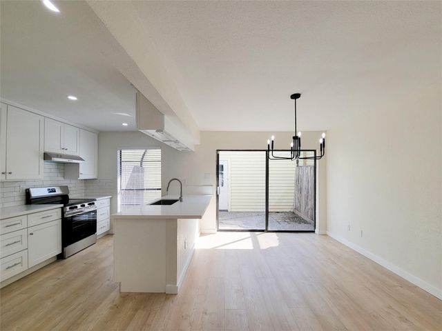2590 Bering, Houston, TX 77057