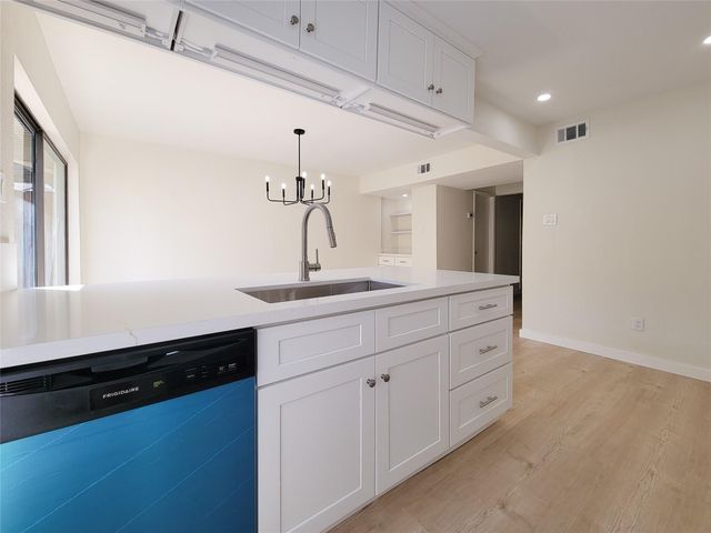 2590 Bering, Houston, TX 77057