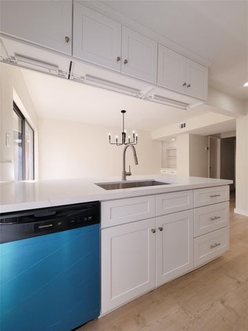 2590 Bering, Houston, TX 77057