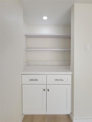 2590 Bering, Houston, TX 77057