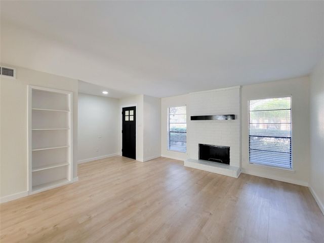 2590 Bering, Houston, TX 77057