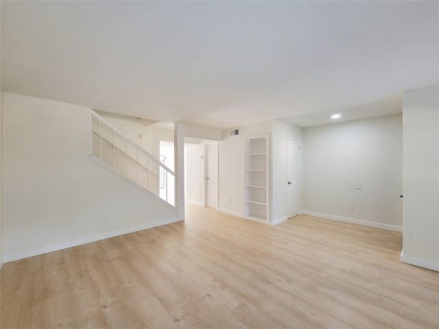 2590 Bering, Houston, TX 77057