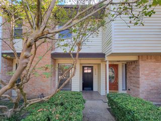 2590 Bering, Houston, TX 77057