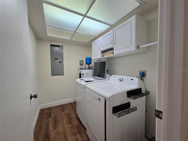 300 CYPRESS CREEK CIRCLE, Oldsmar, FL 34677