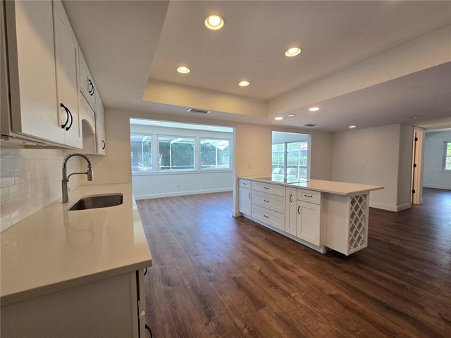 300 CYPRESS CREEK CIRCLE, Oldsmar, FL 34677