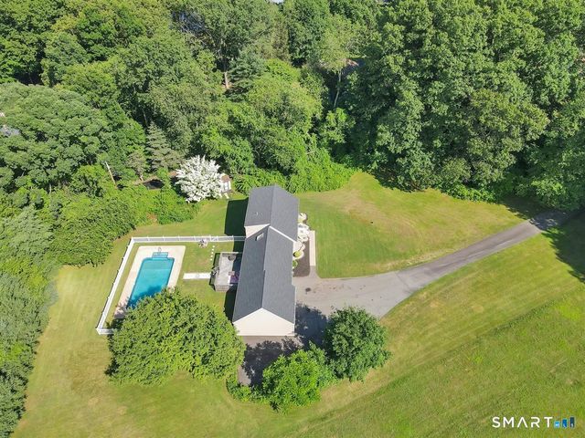 28 McNabola Lane, Wallingford, CT 06492