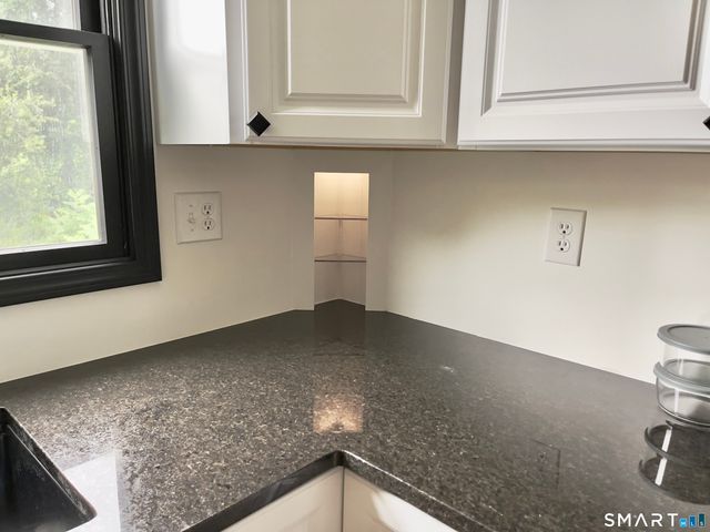 28 McNabola Lane, Wallingford, CT 06492