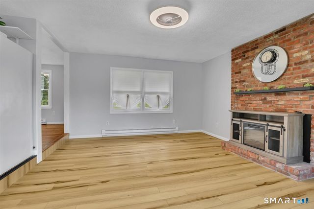 28 McNabola Lane, Wallingford, CT 06492