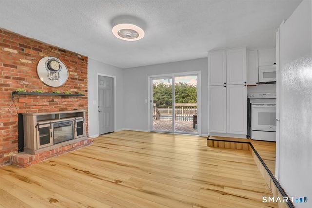 28 McNabola Lane, Wallingford, CT 06492