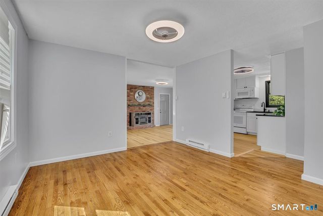 28 McNabola Lane, Wallingford, CT 06492