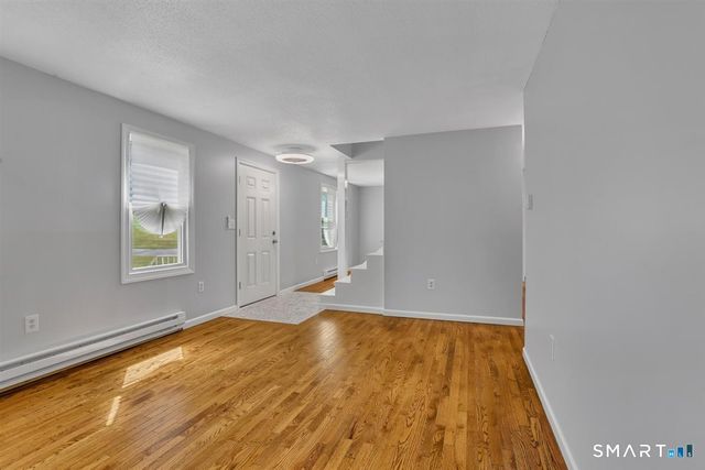 28 McNabola Lane, Wallingford, CT 06492