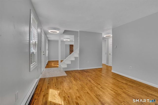 28 McNabola Lane, Wallingford, CT 06492