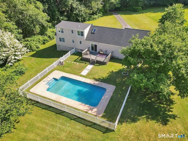 28 McNabola Lane, Wallingford, CT 06492
